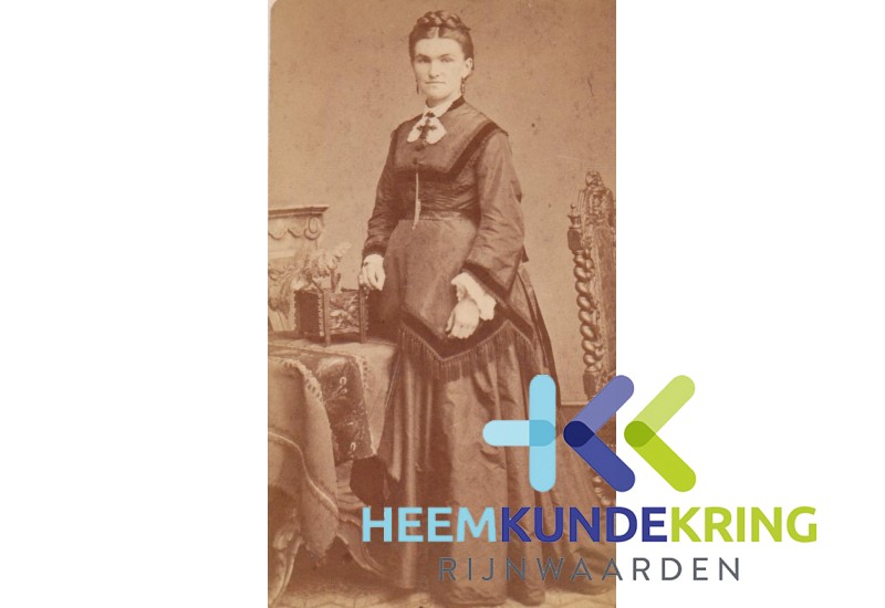 br118 Anna van de Loo- Curten
